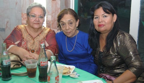 17112012 ROSITA,  Neri y Lupita.
