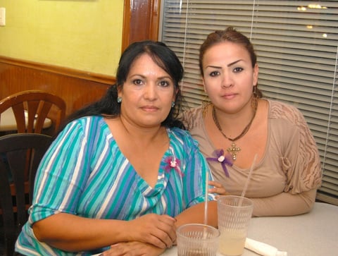 17112012 GUILLE  Avillán, Leticia García y Rocío Robles.