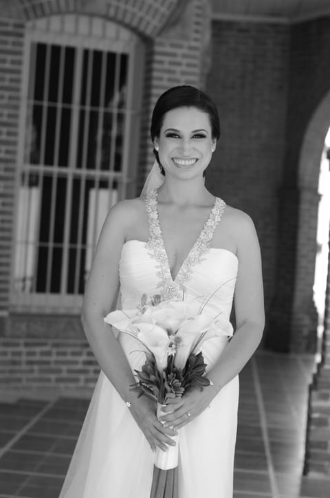 DRA. Elizabeth Ramírez Cooremans el día de su boda con el Dr. Felipe
de Jesús Tabares García.- Katia Herrera Fotografía