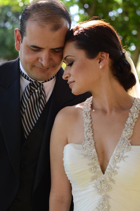 Dr. Felipe de Jesús Tabares García y Dra. Elizabeth Ramírez Cooremans recibieron la bendición nupcial el día 20 de octubre de 2012 en la parroquia de San Pedro Apóstol. Los recién casados son hijos de los Sres. Dr. José de Jesús Ramírez Garza y Sra. Blanca Evelia Cooremans Hernández; Sr. Ramón Tabares Salazar y Sra. Dora Luz García Acevedo.- Katia Herrera Fotografía