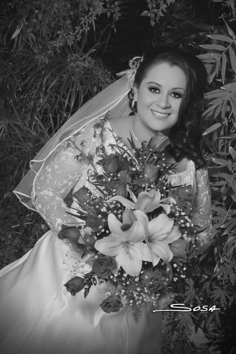SRITA. Luz María Valles Cepeda el día de su boda con el Sr. Efrén Favela
García.- Studio R. Sosa
