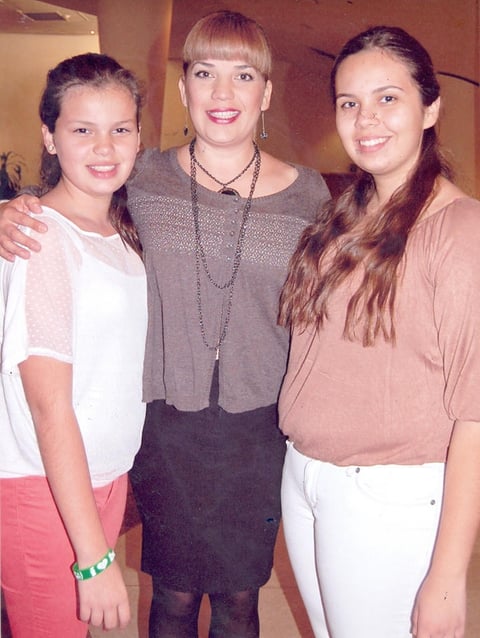 18112012 ÉRIKA,  Gaby y Paulina Sotomayor.