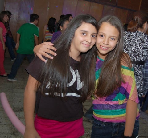 18112012 EN UNA NOVATADA.  Perla y Cecilia.