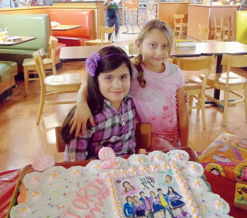 18112012 VICTORIA  Grageda Vela y Georgina SantoveÃ±a.