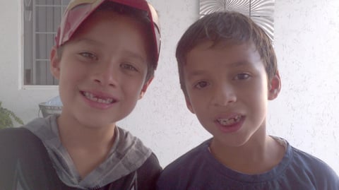18112012 AMIGUITOS.  Santiago y Ãngel.