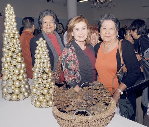 18112012 BETY  Mejía, Nuri Farrús y Elvia Mejía.
