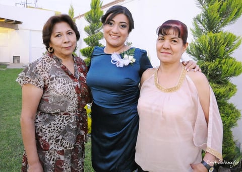 18112012 ABISAHY  con su mamá, señora Rosy Durán y su futura suegra, señora Maricarmen Muñiz; organizadoras de su fiesta prenupcial.