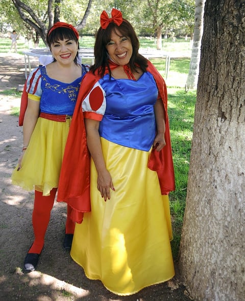 18112012 FIESTA DE DISFRACES.  Juanina y Lupis.