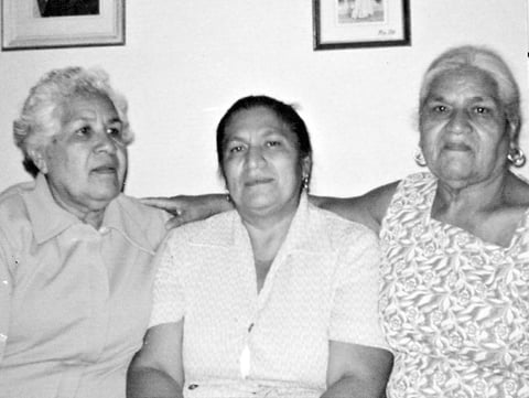 LUPITA Salas Viesca, Bertha Moreno Viesca y Baldomera Salas Viesca en el año de 1976.