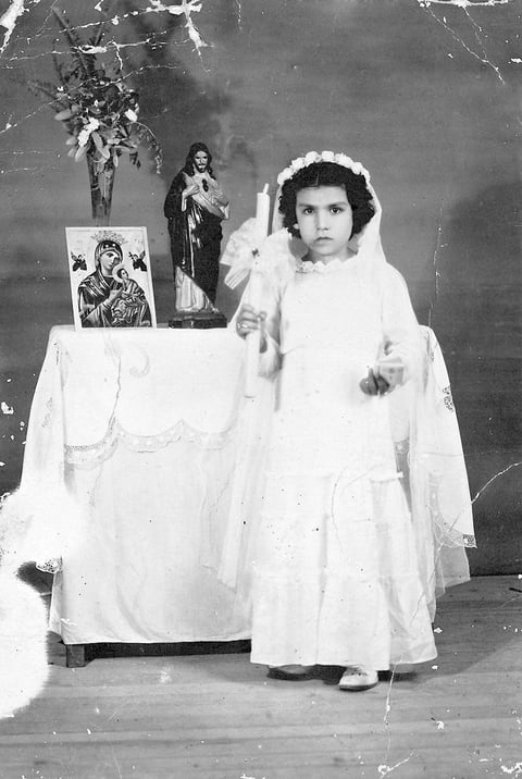 OFELIA Ornelas de Reed (f) fotografiada el día de su Primera Comunión, hace ya
varias décadas.