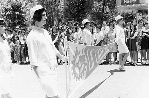 CECILIA Sandoval Estrada, Beatriz Álvarez, María Eugenia Sifuentes y Paulita Castro Gil en el desfile del 5 demayo de 1968.