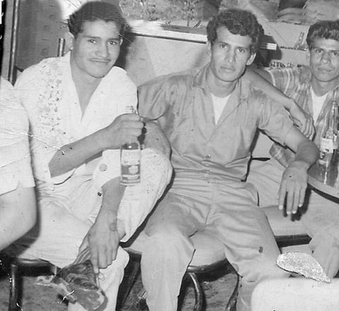 FLORENCIO Pérez Ramírez festejando sus 20 años en 1962, acompañado de su hermano Francisco Pérez Ramírez (f).