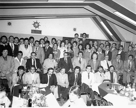EXALUMNOS del Tecnológico de La Laguna festejando 10 años de su graduación en noviembre de 1982.