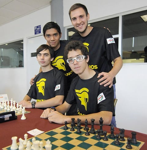 19112012 ÉDGAR , Ismael, Jorge, Carlos y Víctor.