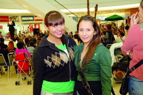 19112012 BELLA  y Luisa.