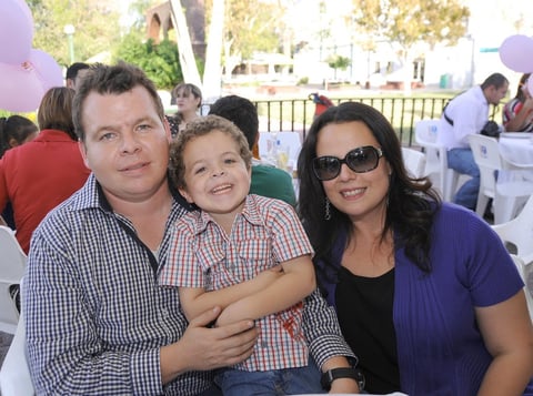 19112012 DE CUMPLEAÃ±OS.  Carlos Eduardo, Carlos y Alejandra.