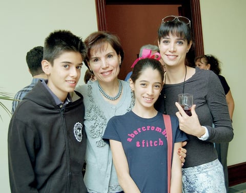 19112012 FERNANDO,  Georgina, Luisa y Gina.