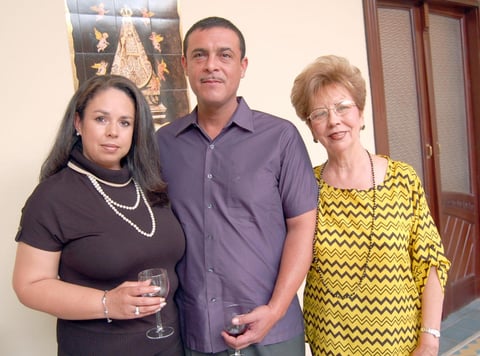 19112012 CASA AROCENA.  Silvia, Pablo y Aurorita.