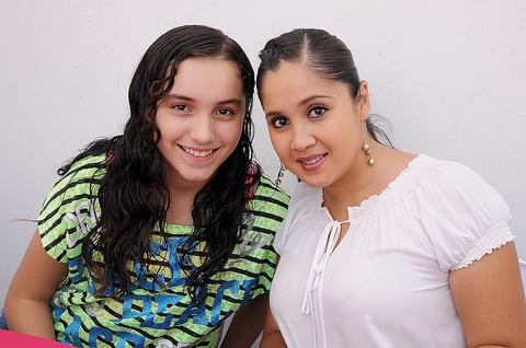 20112012 EN FESTEJO DE CUMPLE.  Gaby y Natalia.