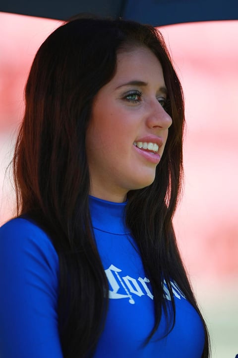 En el Estadio Nemesio Diez también había lindas chicas. (Jam Media)
