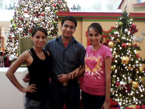 Belinda, Oscar y Diana Patricia de Ávila en encendido navideño