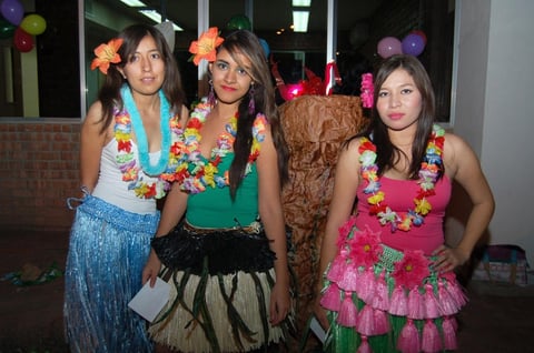 29112012 "ENGLISH DAY".  Brenda Flores, Areli Carrillo y Keren  Arredondo.