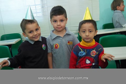 23112012 EN FIESTA DE CUMPLE.  Ãngel, Juanpi y Luis Ãngel.