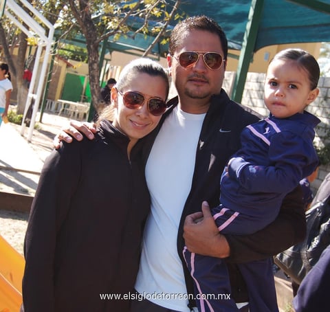 26112012 DANIELA , Alfredo y Barby.