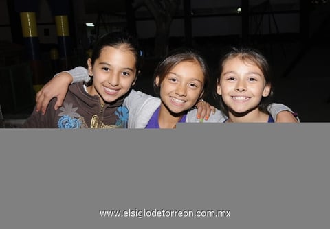 27112012 LUPITA  SÃ¡nchez, Isabela y Sergio Blanco.