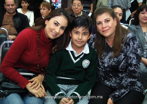 30112012 Lourdes, Ã“scar y Gaby.