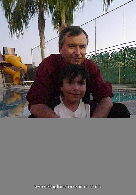 25112012 CUMPLEAÃ±OS.  Gerardo Reed Ornelas junto a su hijo AndrÃ© Reed Ramos, quien celebrÃ³ su cumpleaÃ±os nÃºmero 12 con divertida fiesta.
