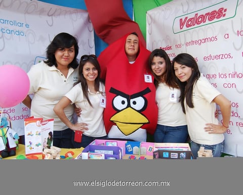 25112012 MÃ³NICA  RomÃ¡n, Angye Estrada, JuliÃ¡n Gallegos, EstefanÃ­a GarcÃ­a y Elvira Vargas.