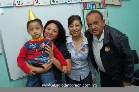 21112012 CUMPLEAñOS.  Luis Ángel, Sandra, Soledad y Fernando.