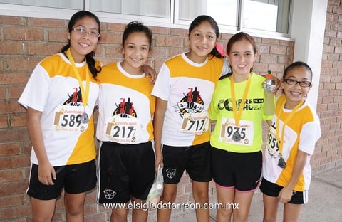 21112012 COMPETENCIA DEPORTIVA.  Mariana, Andrea, Sofía, Fernanda y Sofía.