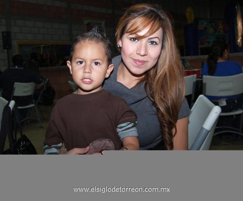 27112012 FIESTA INFANTIL.  Derick y Brenda.