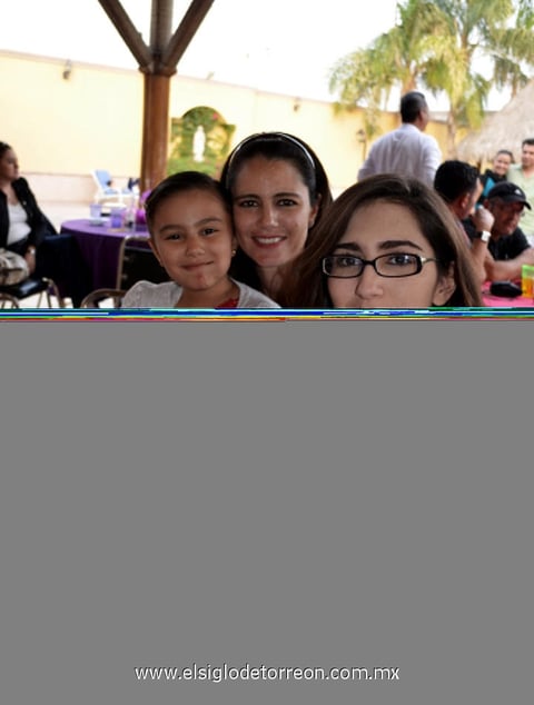 30112012 EN RECEPCIÃ³N BAUTISMAL.  Ekel, Ana Paola y Ekel.