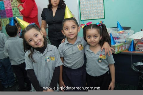 28112012 FIESTA.  AngÃ©lica, Valentina y Vico.