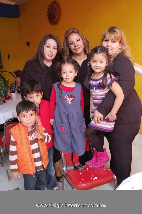 21112012 JEHú , Levi, Ami, Lidia, Elena, Miranda e Isalad.