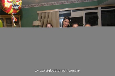 29112012 CUMPLIÃ³ OCHO AÃ±OS . Jimena Delgado Herrera en compaÃ±Ã­a de los invitados a su fiesta.