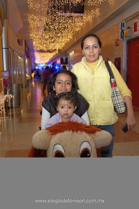 22112012 JOANA , Monserrat y Beatriz.