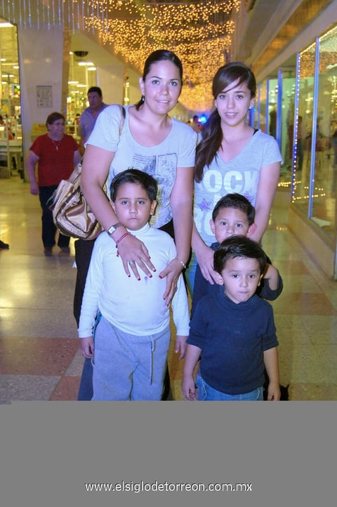 22112012 GABRIELA , María Fernanda, Diego, Benjamín y Miguel.