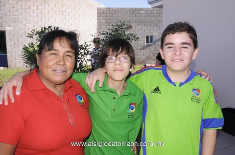 25112012 EN EL COLEGIO.  Domi, Eddy y JosÃ© Miguel.