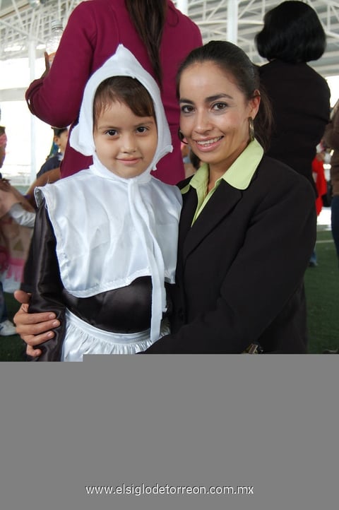 29112012 DÃ­A DE GRACIAS.  Iskra DomÃ­nguez y SofÃ­a Viesca.