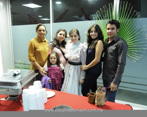 29112012 EN EVENTO GASTRONÃ³MICO.   Rebeca, Diana, Katy, Nicolle, Ã“scar y Karina.