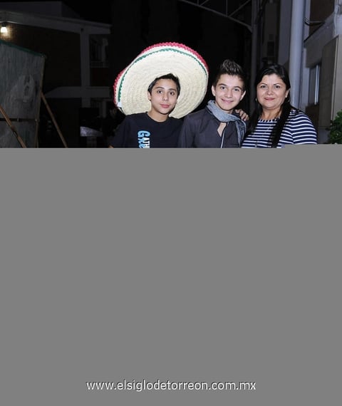 24112012 NOCHE DE CELEBRACIÃ³N.  Edson, Mario y Alma.