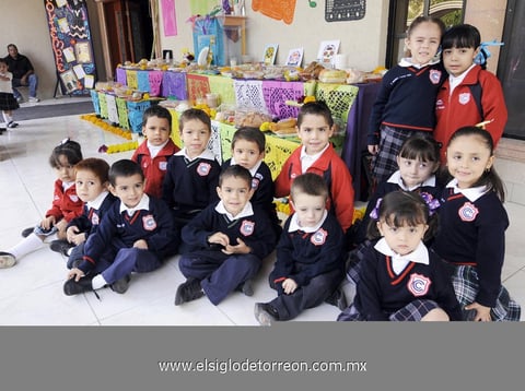 16112012 Altar de muertos PequeÃ±os aprenden sobre esta mexicana tradiciÃ³n Regina LÃ³pez y Paula JuÃ¡rez. Daniela, RaÃºl, Constanza y Lissandro. Alumnos de preescolar orgullosos de su altar en honor a Francisco Gabilondo Soler. Roberto Castillo, Argelia TerÃ¡n y ElÃ­as Salazar.