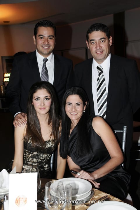 22112012 JORGE  Fernández Faya, Carlos Bustos, Liliana Cruz de Fernández y Paola Gutiérrez Cruz.