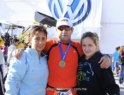 27112012 ANAHÍ­  Acuña, Diego Martí­nez, Fernando Hernández, Leonel Cerna y Diana Medellí­n.
