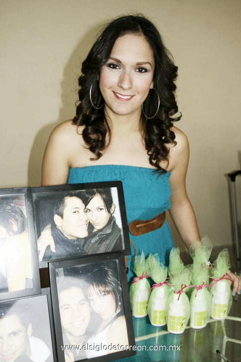 29112012 ALEJANDRA  Tovalín Luévano unirá su vida en matrimonio.