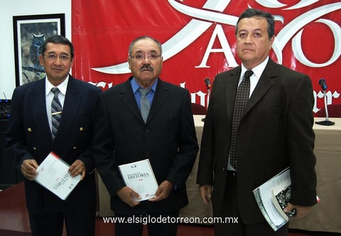 30112012 ILHUICAMINA  Rico, Roberto Martí­nez y Domingo Deras.